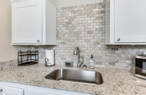 New Blaine Apartment | New Blaine Studio - Walk to Lake Dardanelle!