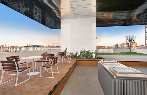 Waterloo Apartment | New, Bright Apartment in Waterloo near park
