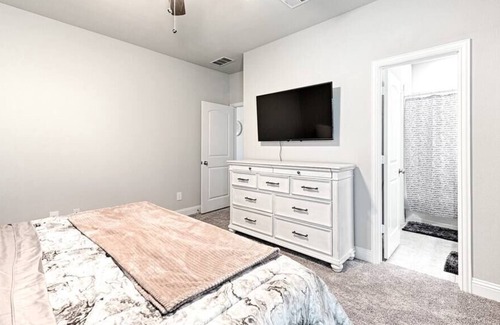 Greenville House | ✨ NEW BUILD 4BD 2BA Cheerful Bright Home! 🆕