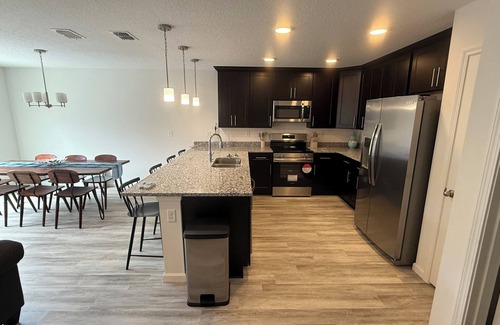 Southside House | New Build - Beach - Town Center - 3Bed 2 Bath
