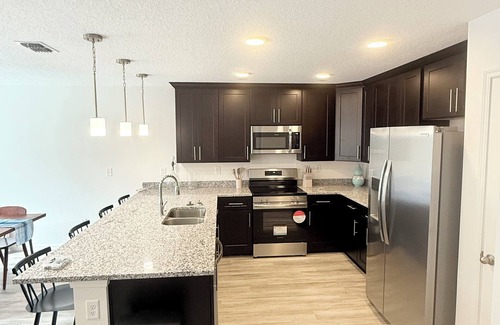Southside House | New Build - Beach - Town Center - 3Bed 2 Bath