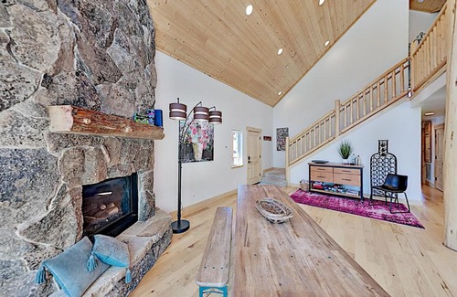Mountain View Estates House | New-Build Chalet with Mountain Views & Hot Tub home