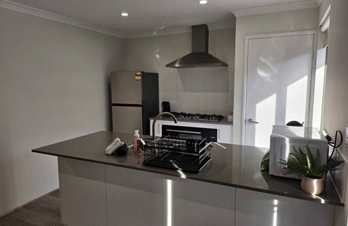 Lakelands House | New Build- Quiet and Easy!