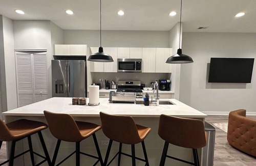 Ravenswood Apartment | New Built Apartment, Sleeps 12!