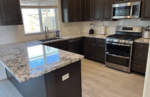 Roseville House | New Built, pets, 30+Day, insurance stays, corporate stay