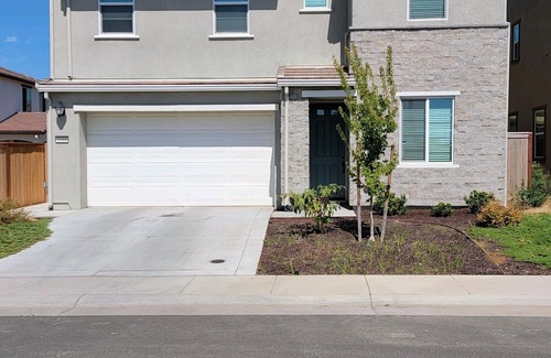 Roseville House | New Built, pets, 30+Day, insurance stays, corporate stay