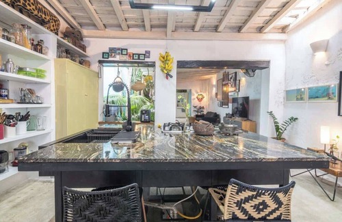 Barrio Centro House | NEW Casa única estilo Macondo en Centro Histórico