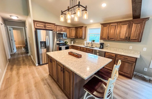 Necedah House | New Castle Rock Lakefront Getaway w hot tub and boat slip