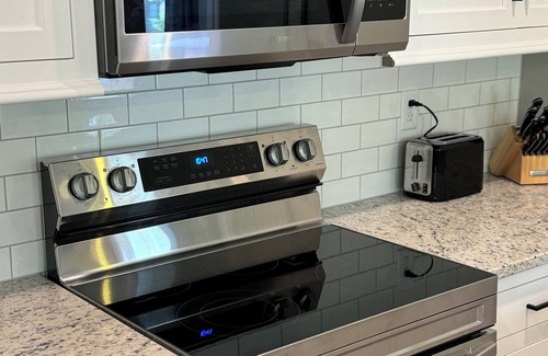 New Haven House | New Charming 2-bedroom house in enjoyable New Haven, 6 Miles from Bardstown!