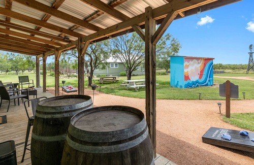 Fredericksburg RV Rental | New! Chic&peaceful Tiny Home W/firepit - Campsite