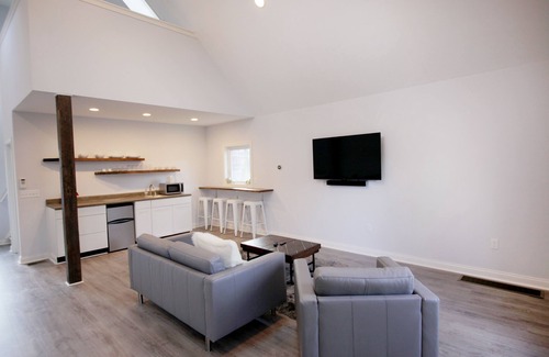 Old Louisville House | New. Clean and affordable!