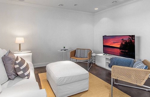 Lake Shore House | NEW! Coastal Elegance on Gull Lake