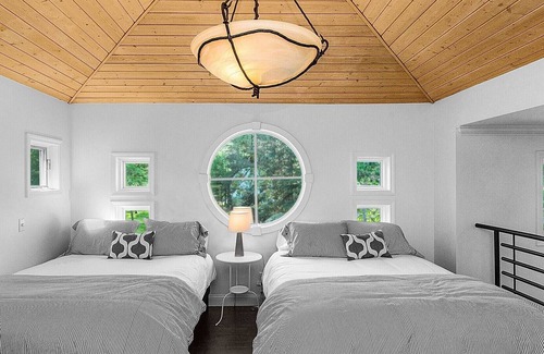 Lake Shore House | NEW! Coastal Elegance on Gull Lake