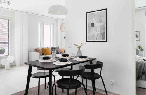 Vantaa Apartment | New condo with free parking 10 min from Helsinki Airport