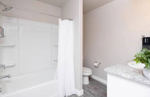Amarillo House | New Construction - 3BD & 2BA - Long Stays Welcome