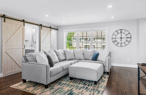 Milford House | New construction 3BR- 3 min walk to beach