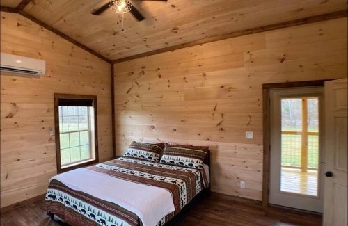 Sevierville House | New Construction Pet Friendly Tiny Home W/Hot Tub