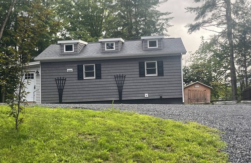 Arlington House | New, cottage with Mountain views 1-bedroom with WiFi and AC in Sunderland