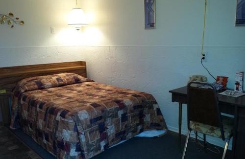 Swan River Hotel | New Country Motel