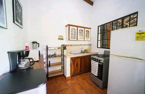 Tamanique House | [NEW] Cozy 2-bedroom Beachhouse with ACs, WiFi, lounge deck & great pool!