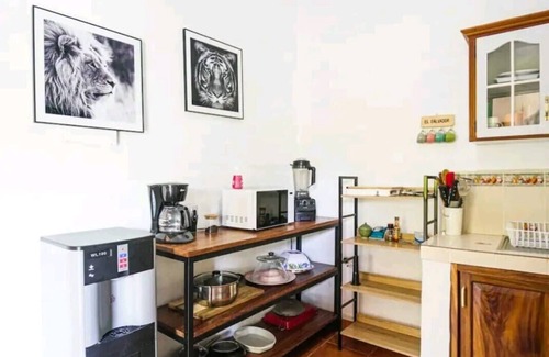 Tamanique House | [NEW] Cozy 2-bedroom Beachhouse with ACs, WiFi, lounge deck & great pool!