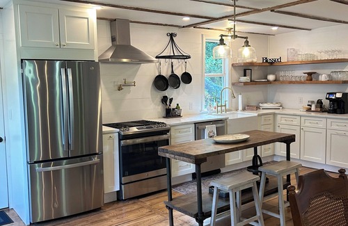 South Londonderry House | New! Cozy 4bedroom autumn and winter retreat in the heart of S. Londonderry, VT