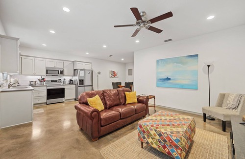 Lindale Apartment | New Cozy, Hidden 2BR/1BA Nest in Lindale, Texas