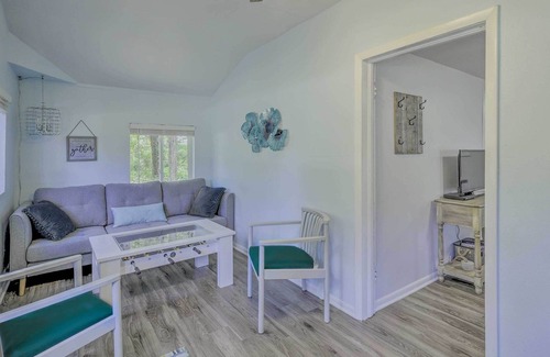 Friendship Cottage | NEW Cute & Charming Cottage Near Castle Rock Lake!