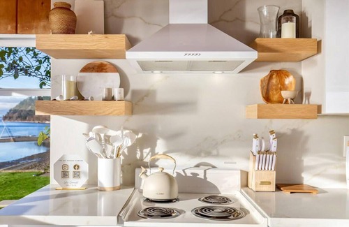 Des Moines House | New! Des Moines Diamond Luxe Beachfront Getaway