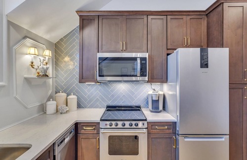 Hitch Village - Fred Wessels Homes Apartment | New Designer Digs on Savannah's Riverfront by Lucky Savannah