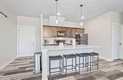 Howard Apartment | New Duck Creek Apt - 2 Bd/2 BA Modern Comfort