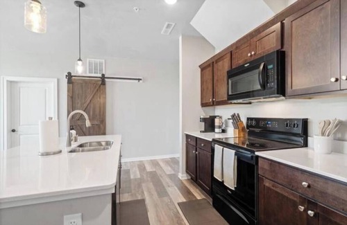 Howard Apartment | New Duck Creek Apt - 2 Bd/2 BA Modern Comfort