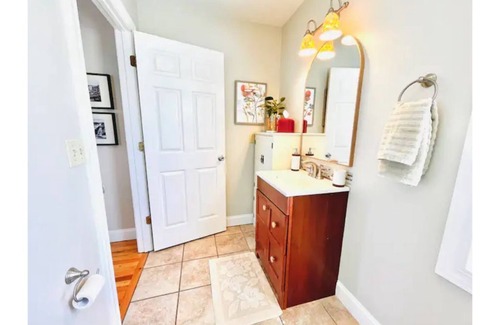 Westwood Place Cottage | New! East West Nest ~ Walkable ~ Private ~ Stylish