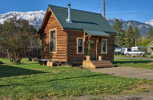Joseph House | New Everything! Gorgeous Log Cabin in Downtown Joseph