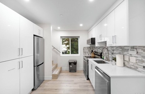 Renfrew-Collingwood House | New family friendly small guest home