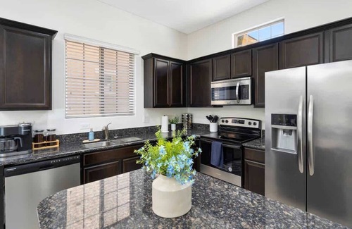 Mesa Condo | *NEW* Family Oasis Getaway! 2 Pools, Spas & Gym!