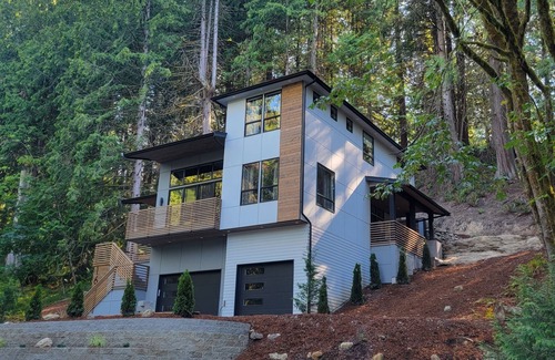 Sudden Valley House | New family sized home in a quite neighborhood w/hot tub 5 minutes from the beach