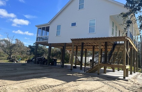 Braithwaite Cottage | NEW! FISHING, HUNTING COTTAGE 4 Bedrooms, 2 King beds, 4 Queen Beds, Sleeps 12