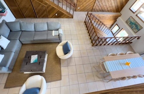 South Padre Island House | NEW! Fun Retro Island Vibe * Sleeps 17 * Beach 1 block