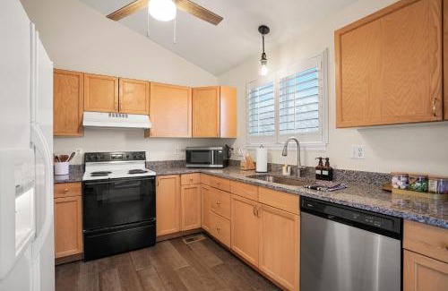 Northwest Arvada House | NEW Game House w/ Movie Room 4bd 3ba - Denver/Boulder