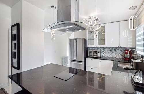 Crystal Beach House | NEW! Glamorous Cottage w/2 BR+ 1BA/Near Lake