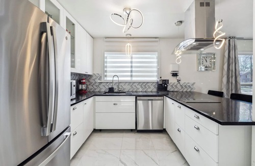 Crystal Beach House | NEW! Glamorous Cottage w/2 BR+ 1BA/Near Lake