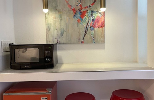Northwood Apartment | New Gorgeous Studio with Private Entrance, Ensuite and Laundry