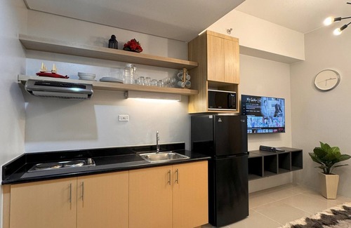 Santo Cristo Condo | New GRASS residence condo near SM North EDSA modern, POOL, Home Away from Home