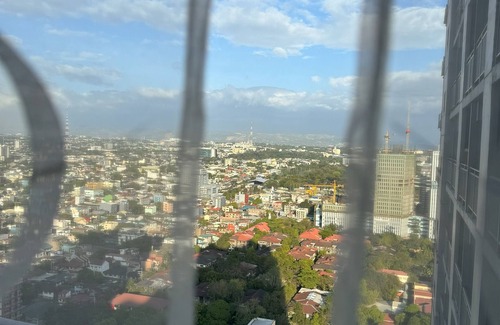 Santo Cristo Condo | New GRASS residence condo near SM North EDSA modern, POOL, Home Away from Home