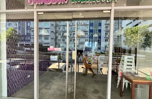 Santo Cristo Condo | New GRASS residence condo near SM North EDSA modern, POOL, Home Away from Home