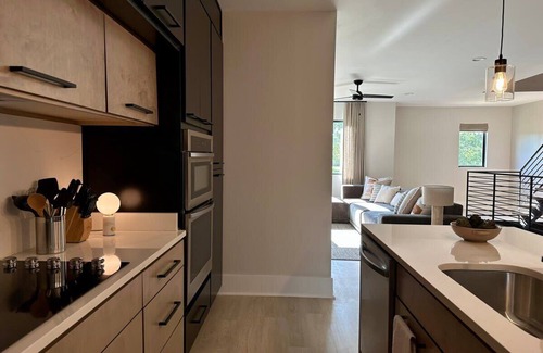 New Pathways Villa | NEW! Group Adventure Hub w/Private Roof Deck!