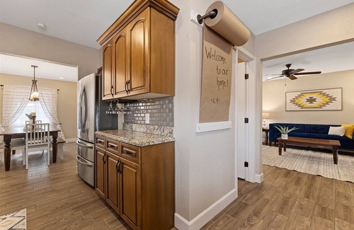 Encanto House | NEW ✴ HEATED POOL✴HOT TUB✴6 BR✴INCLUDES POOL HOUSE