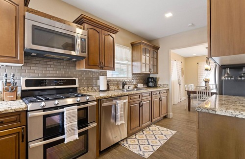 Encanto House | NEW ✴ HEATED POOL✴HOT TUB✴6 BR✴INCLUDES POOL HOUSE