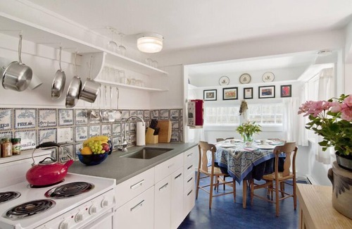 Woodstock Cottage | NEW! Herb Cottage: Historic Artist's Cottage, Wood Stove, Walk to Town!